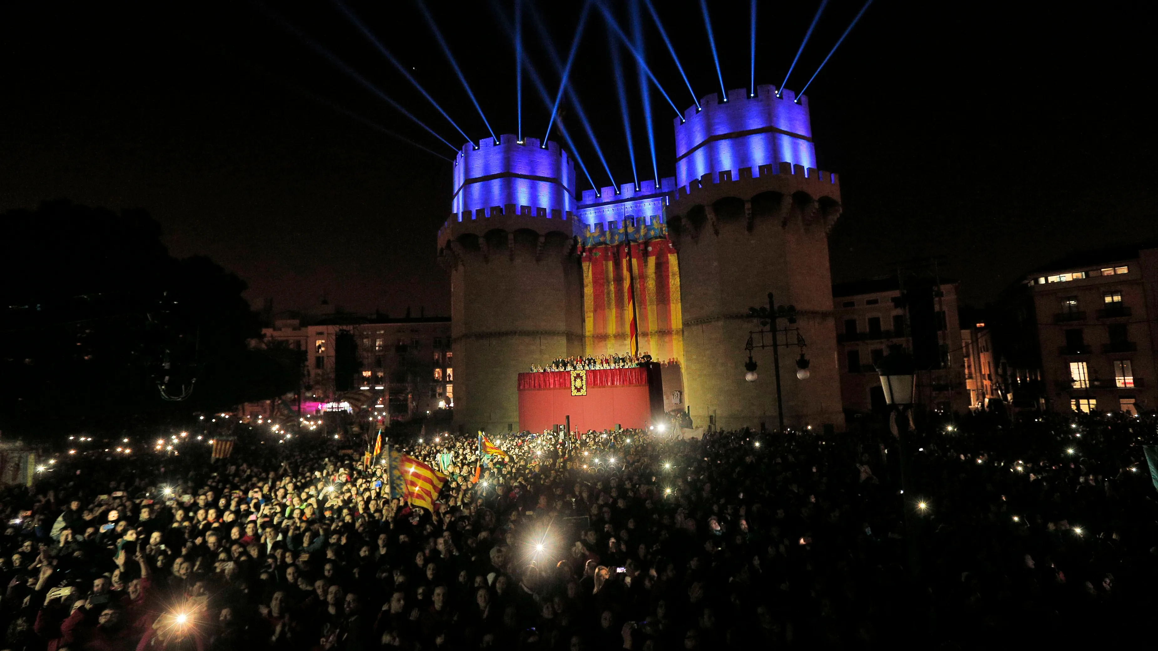 Un momento del multitudinario acto de la Crida en las Fallas de Valencia