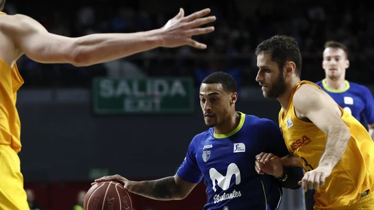 Edwin Jackson intenta entrar a canasta ante la defensa de Perperoglou Edwin Jackson intenta entrar a canasta ante la defensa de Perperoglou