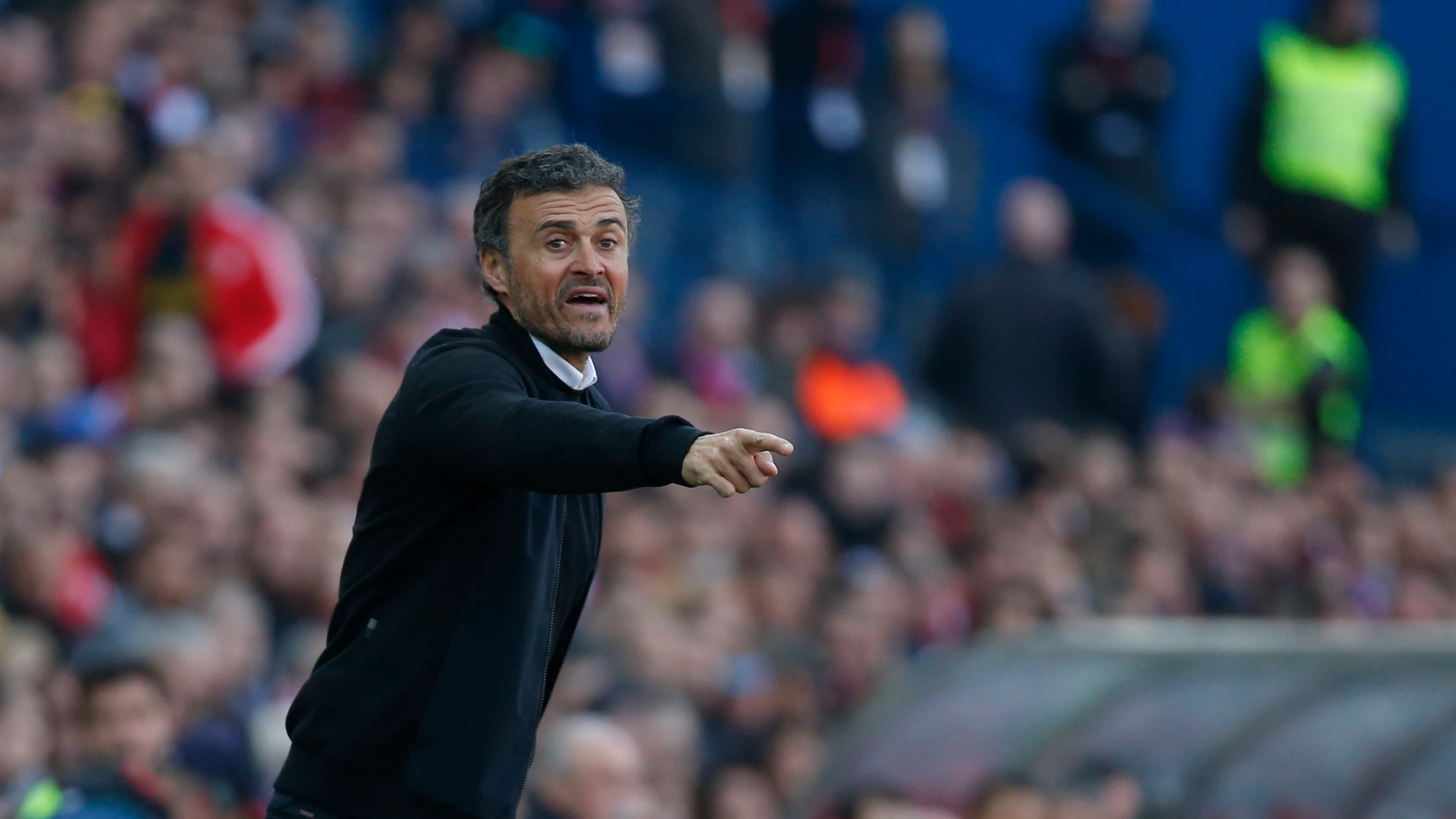 Luis Enrique, da &oacute;rdenes a su equipo en el Calder&oacute;n
