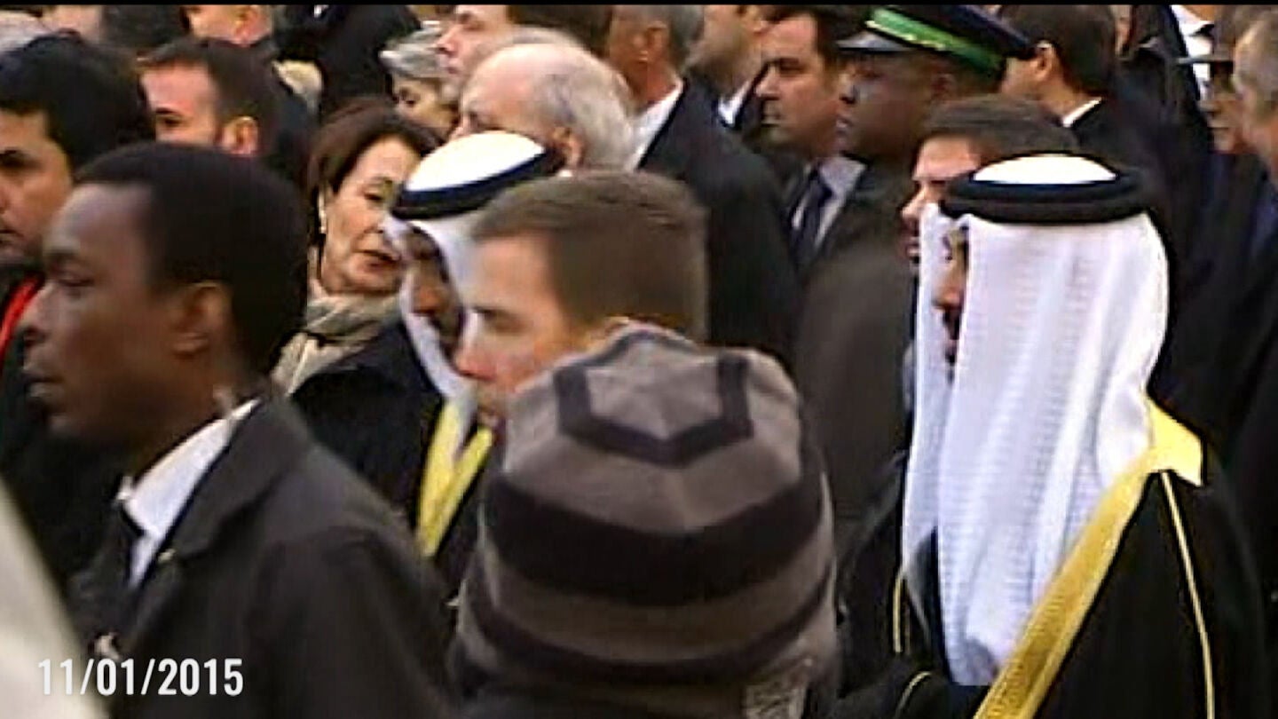 Miembros del Gobierno de Arabia en una manifestaci&oacute;n por la libertad de expresi&oacute;n
