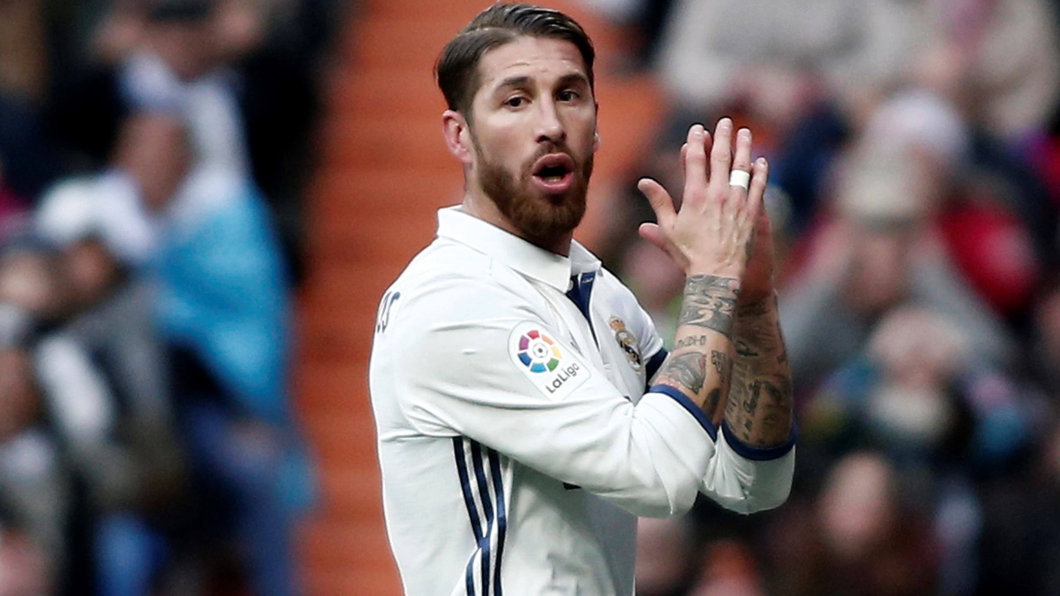 Sergio Ramos lamenta una ocasi&oacute;n fallada con el Madrid