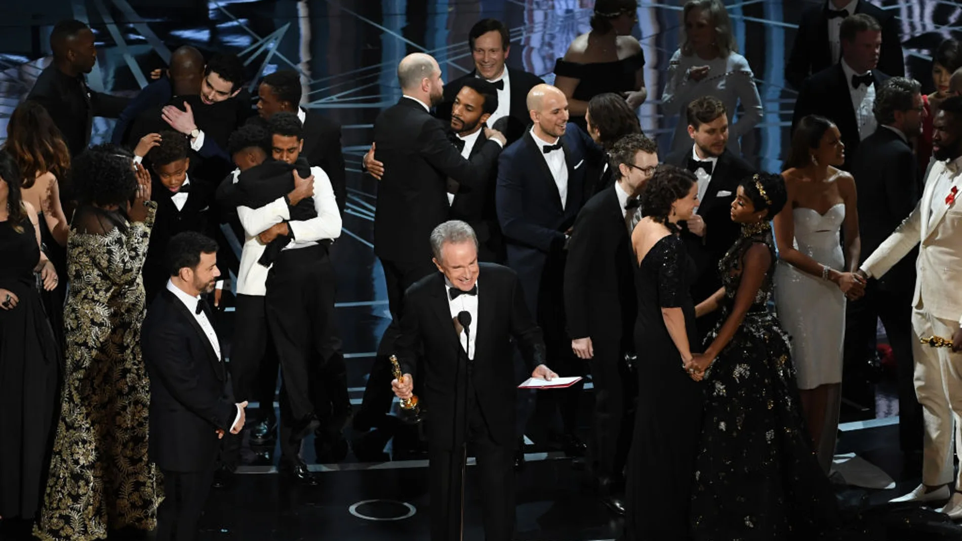 Warren Beatty explica al público el motivo de su confusión a la hora de otorgar el Oscar a Mejor Película