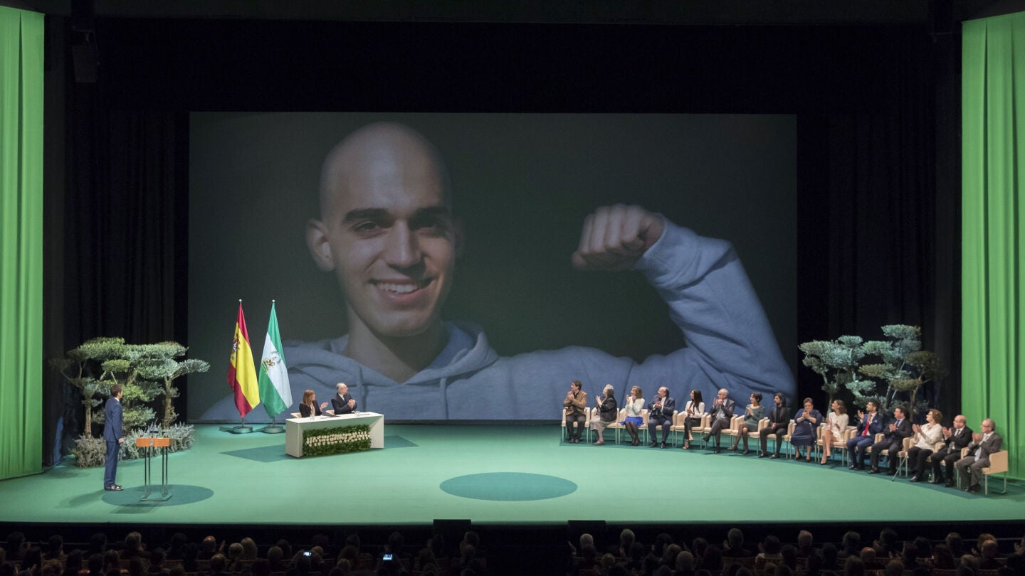 Andaluc&iacute;a rinde homenaje al joven Pablo R&aacute;ez