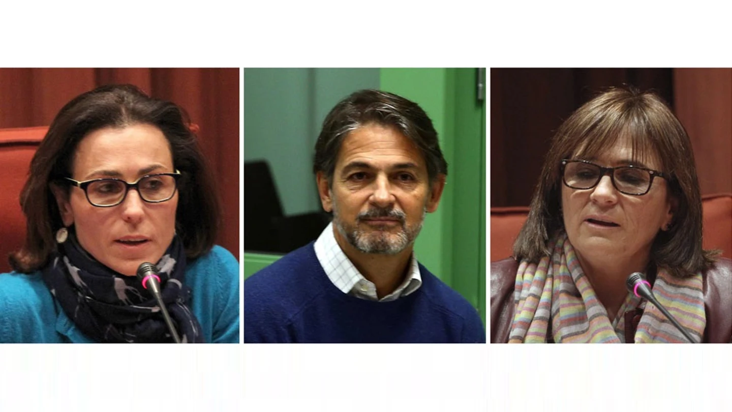 Fotografía de los hijos del expresident catalán Jordi Pujol, Mireia (i) y Marta (d), y Oriol Pujol (c) Fotografía de los hijos del expresident catalán Jordi Pujol, Mireia (i) y Marta (d), y Oriol Pujol (c)