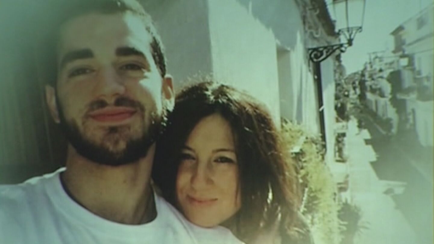 Pablo R&aacute;ez junto a su hermana