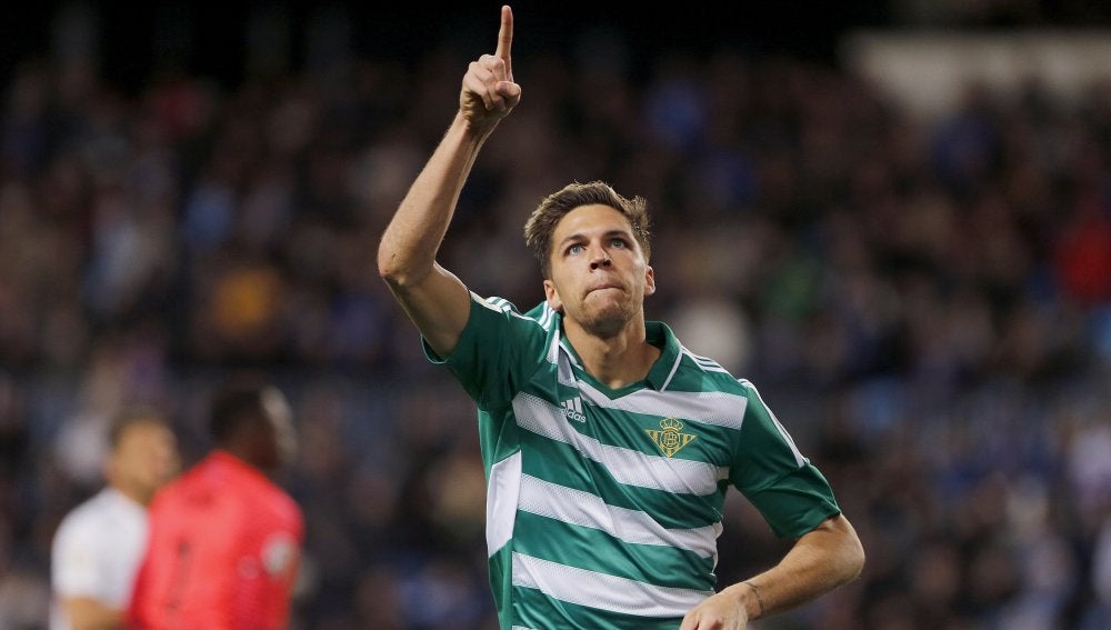 Jonas celebra su gol ante el Málaga