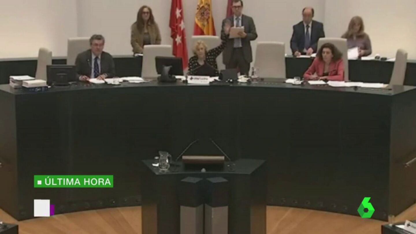 Frame 12.904552 de: Carmena se desmarca de Ahora Madrid y vota con PP y C's a favor de recibir a la familia de Leopoldo L&oacute;pez