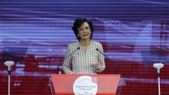 La presidenta del Banco Santander, Ana Botín, durante la inauguración del Foro WISE "Imaginando el futuro de la educación". La presidenta del Banco Santander, Ana Botín, durante la inauguración del Foro WISE "Imaginando el futuro de la educación".