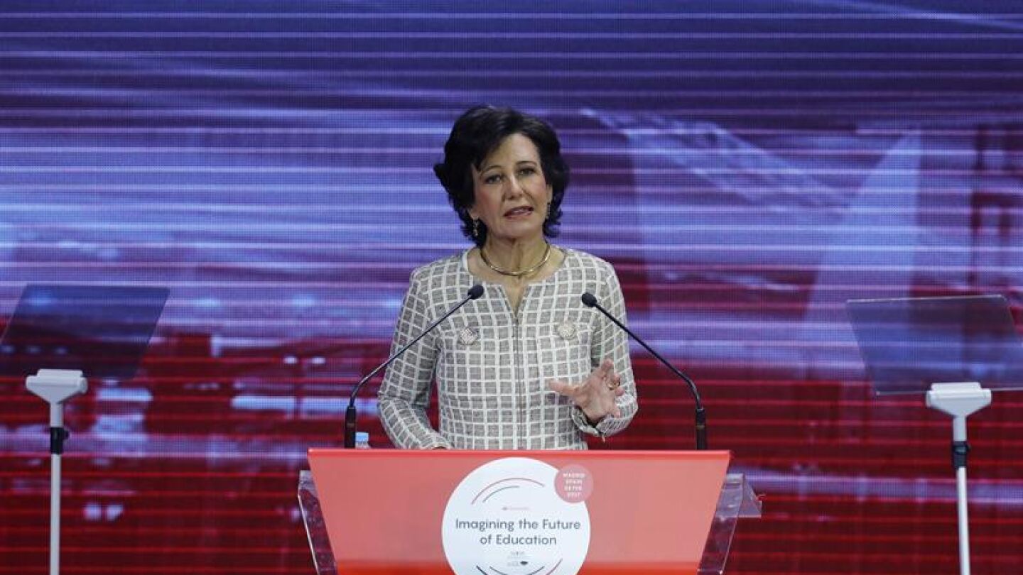 La presidenta del Banco Santander, Ana Bot&iacute;n, durante la inauguraci&oacute;n del Foro WISE "Imaginando el futuro de la educaci&oacute;n". 