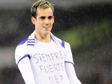 Juanmi, amonestado por mostrar mensaje en su camiseta Juanmi, amonestado por mostrar mensaje en su camiseta