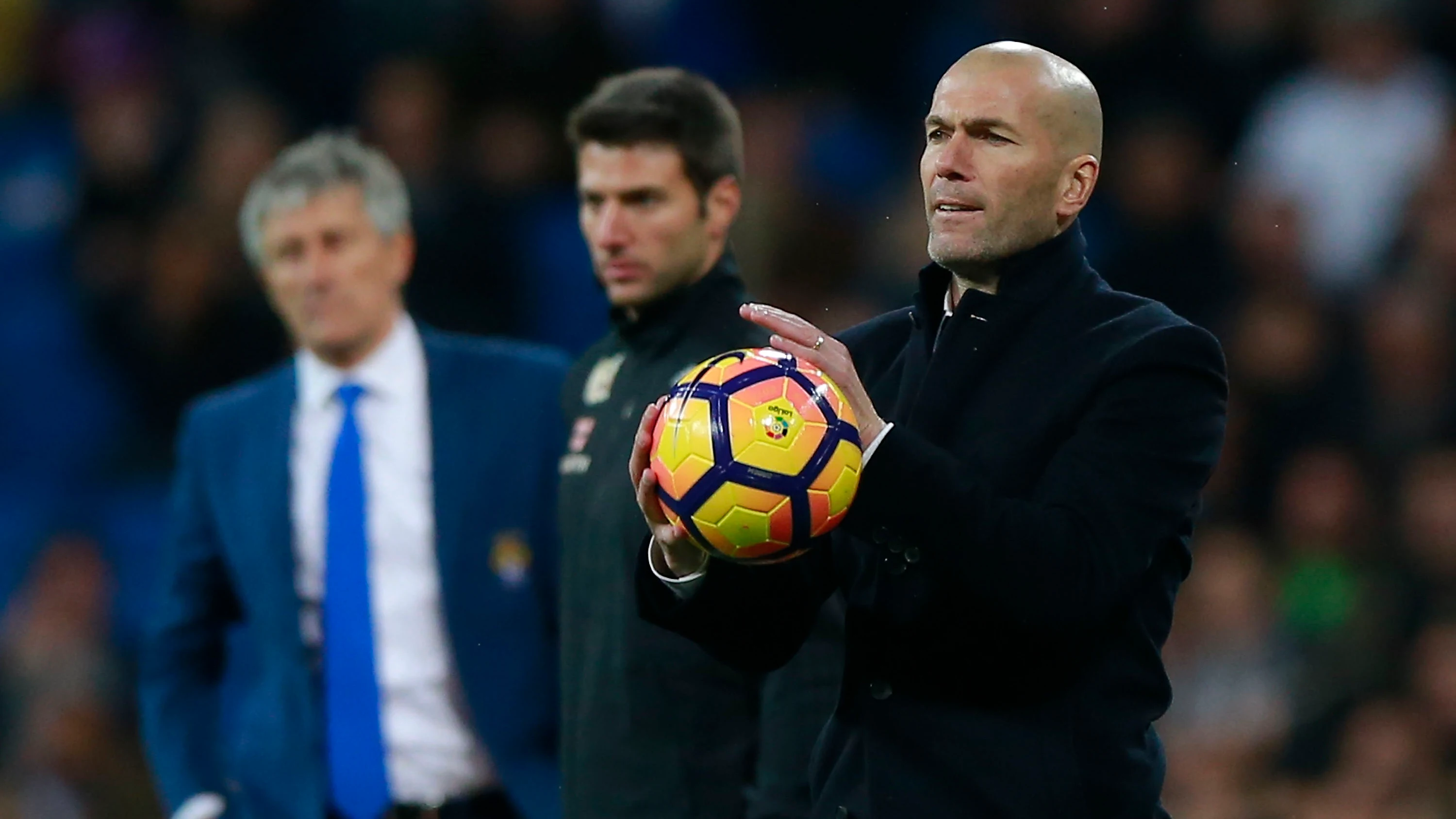 Zidane, en la banda del Bernabéu