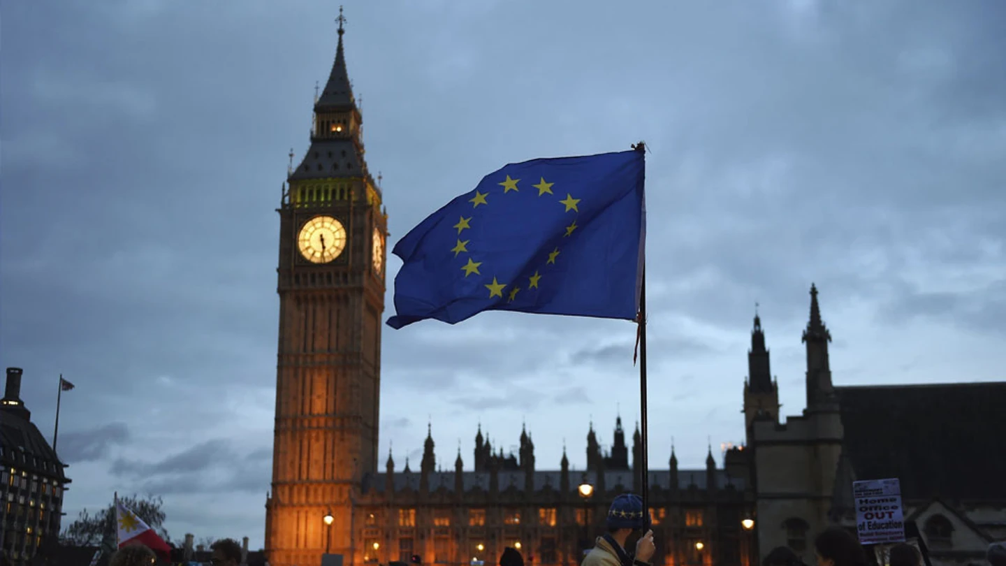 Bandera de la UE con el Big Ben de fondo Bandera de la UE con el Big Ben de fondo