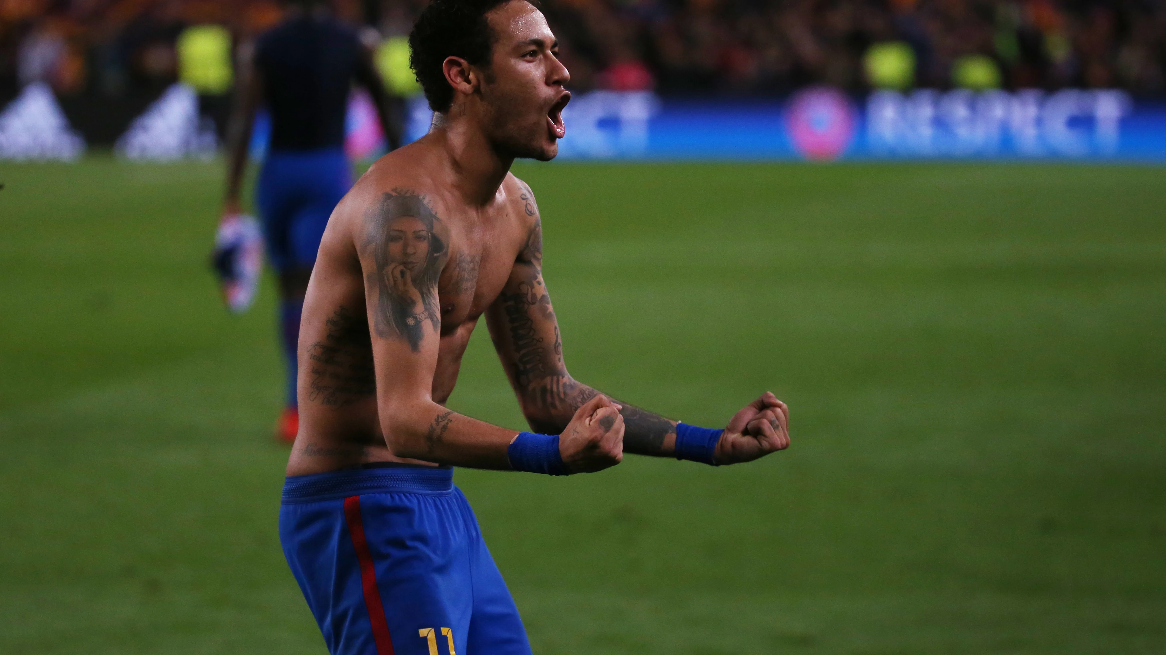 Neymar celebra el pase del Barcelona a cuartos de final 