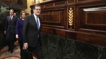 El presidente del Gobierno, Mariano Rajoy, a su llegada al hemicíclo del Congreso