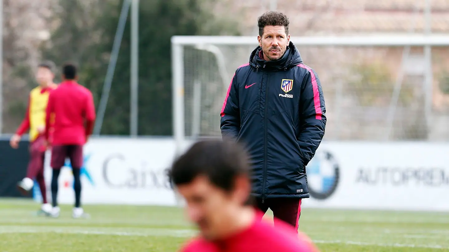 Simeone durante el entrenamiento Simeone durante el entrenamiento