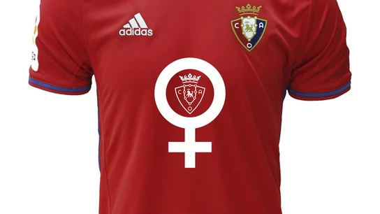 La camiseta del Osasuna con el símbolo femenino La camiseta del Osasuna con el símbolo femenino