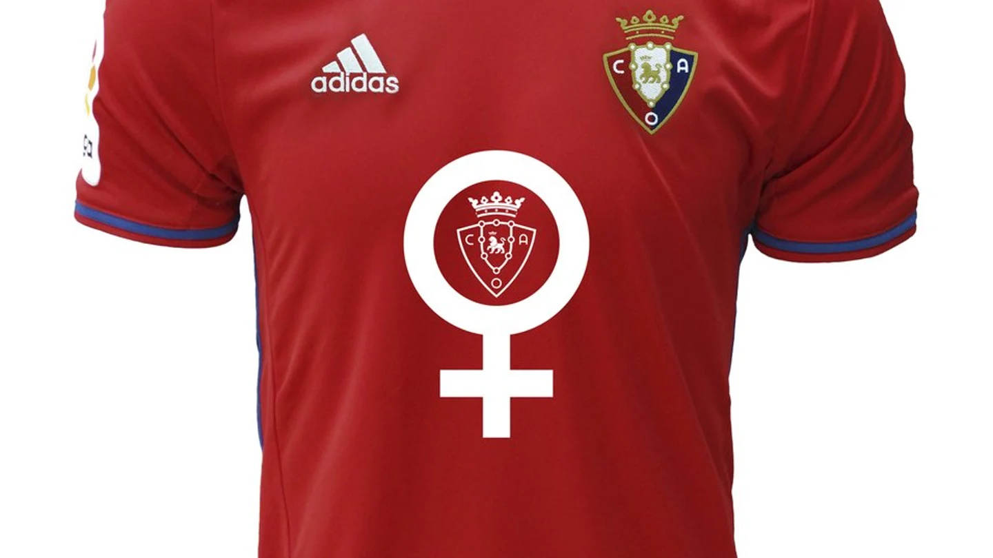 La camiseta del Osasuna con el símbolo femenino La camiseta del Osasuna con el símbolo femenino