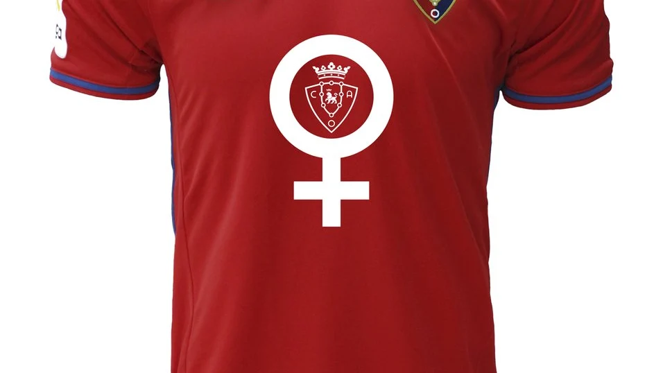 La camiseta del Osasuna con el símbolo femenino