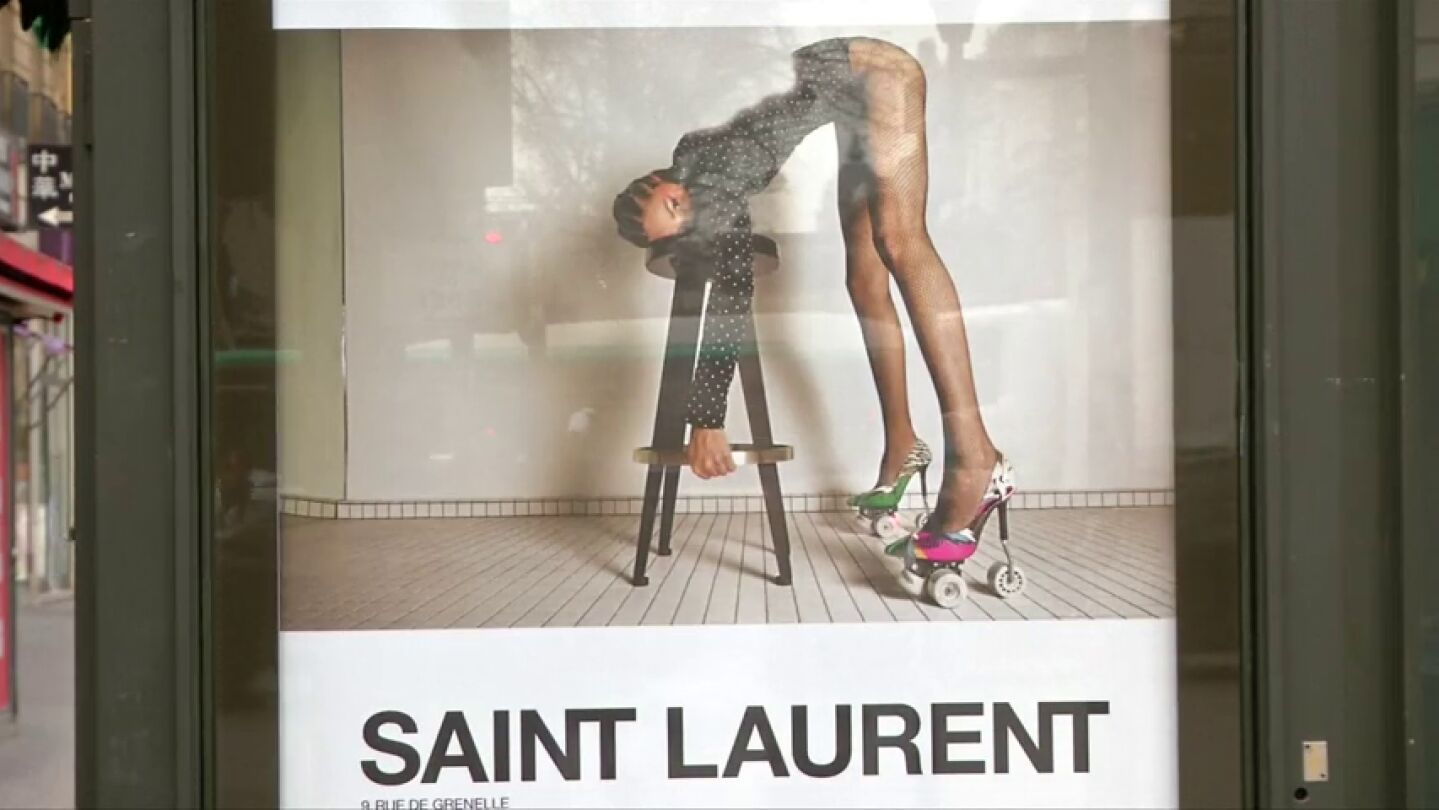 Frame 18.842866 de: Acusan a Yves Saint Laurent de incitar a la delgadez y a la violaci&oacute;n de la mujer en su &uacute;ltima campa&ntilde;a publicitaria