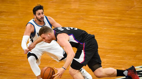 Ricky Rubio intenta robarle el balón a Blake Griffin Ricky Rubio intenta robarle el balón a Blake Griffin