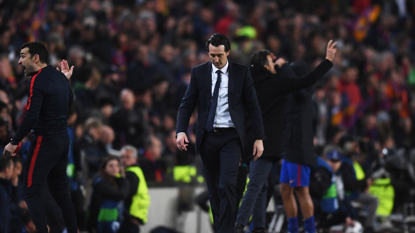 Unai Emery se lamenta tras un gol del Barcelona