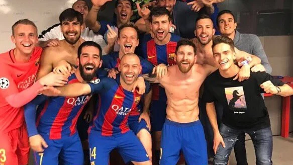 Los jugadores del Barcelona celebran la victoria contra el PSG Los jugadores del Barcelona celebran la victoria contra el PSG