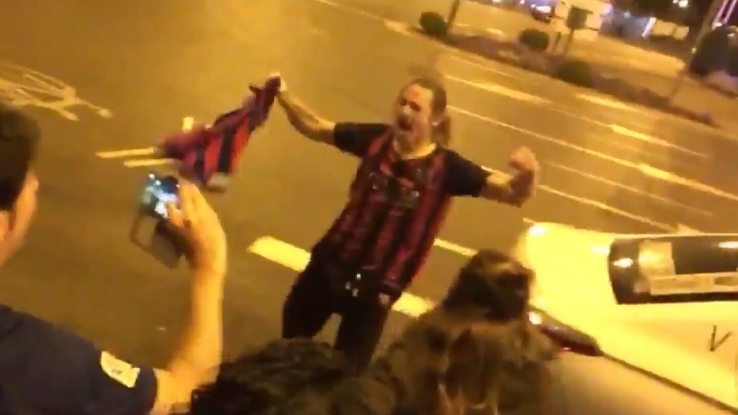 Vicente, el taxista que se volvi&oacute; loco celebrando el pase del Bar&ccedil;a en Cibeles