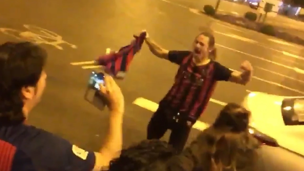 Vicente, el taxista que se volvi&oacute; loco celebrando el pase del Bar&ccedil;a en Cibeles