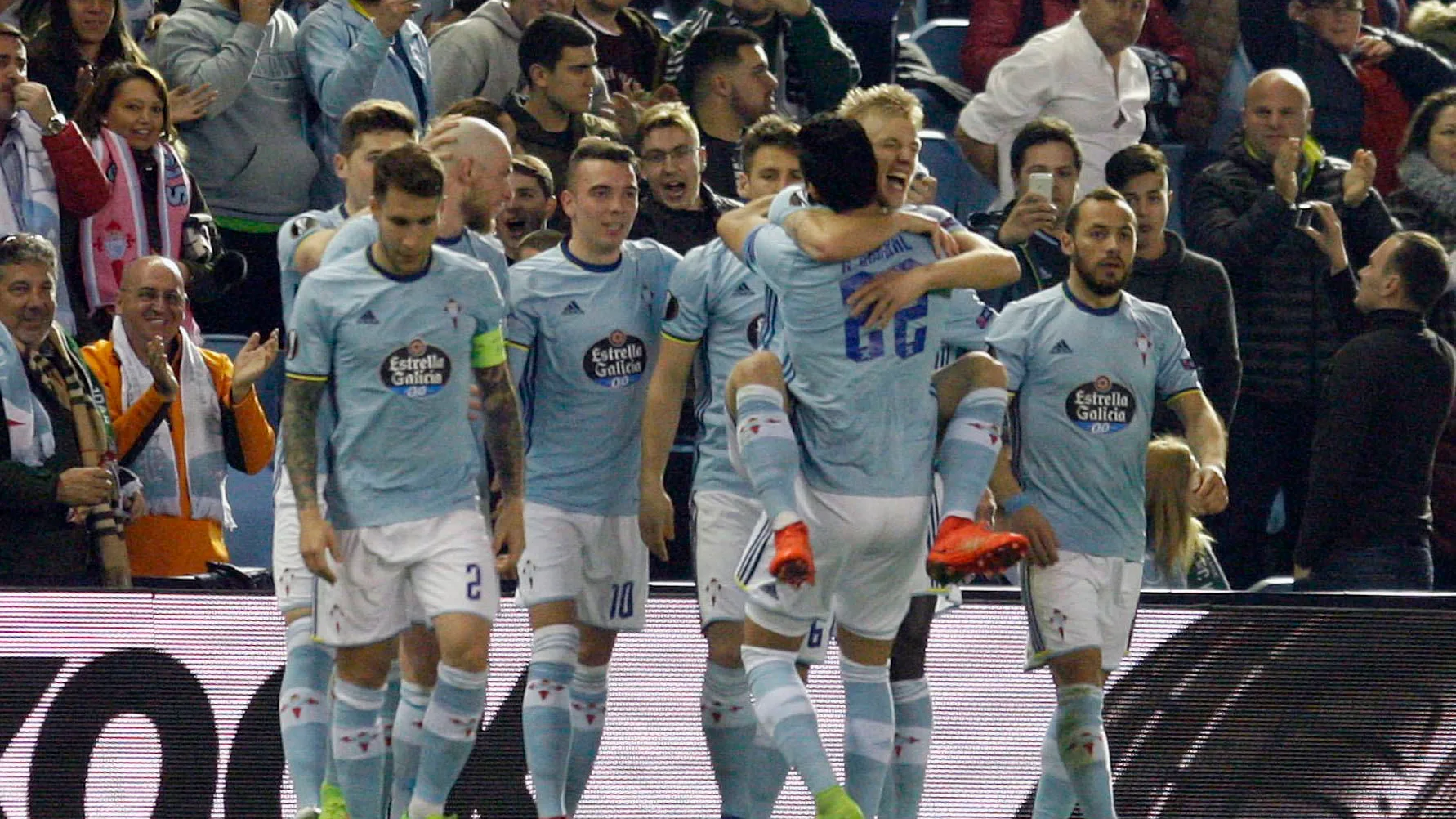 Los jugadores del Celta celebran un gol ante el Krasnodar en Balaídos