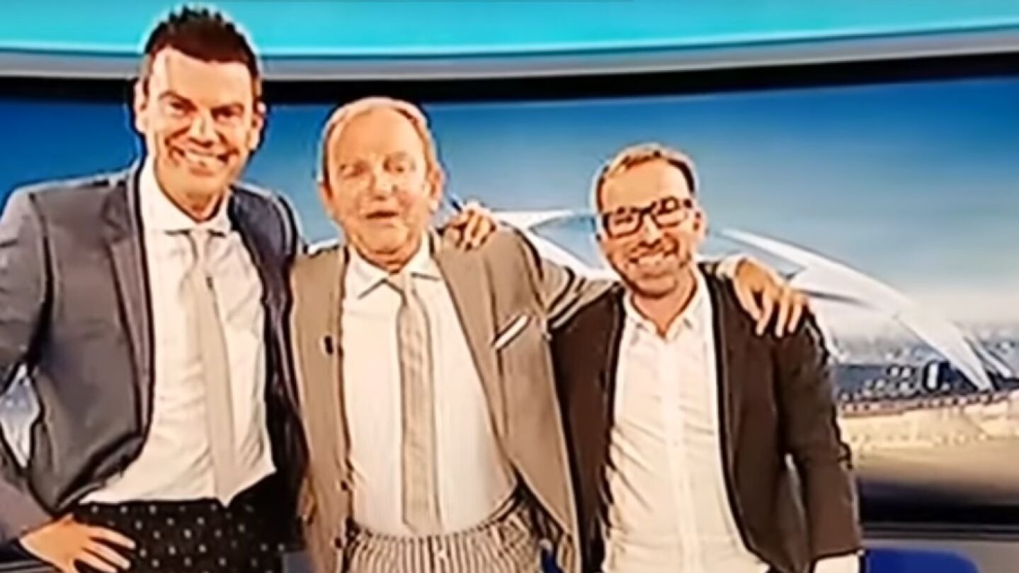 Los tres presentadores posan en calzoncillos tras la remontada del Bar&ccedil;a