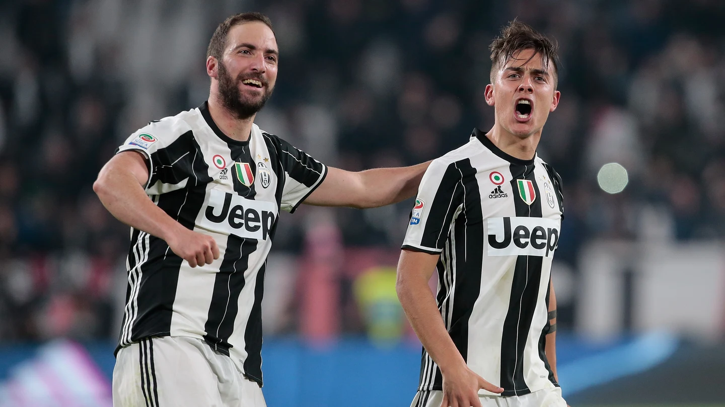 Dybala e Higuaín celebran el 2-1 ante el Milan Dybala e Higuaín celebran el 2-1 ante el Milan