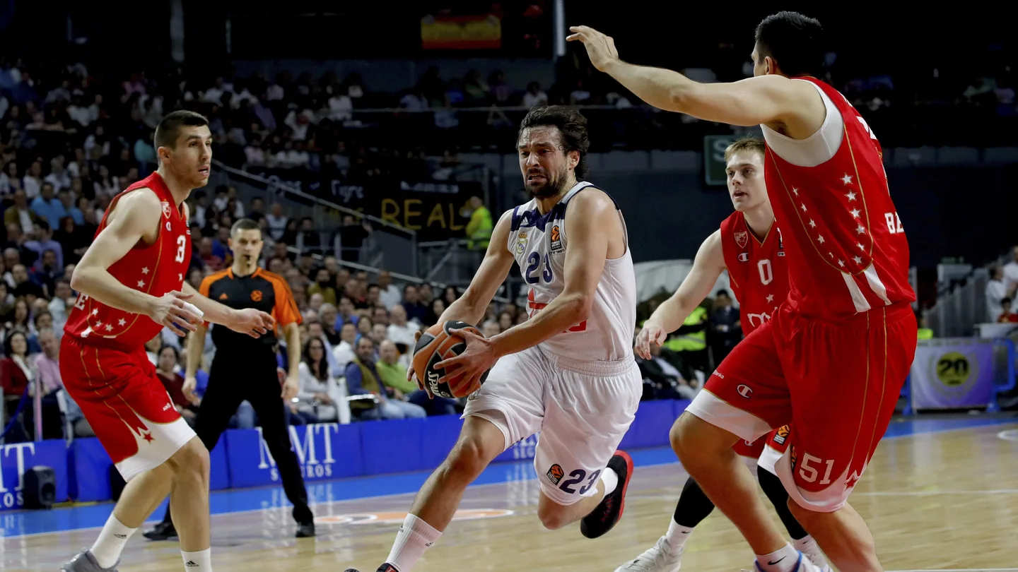 Sergio Llull penetra a canasta ante el Estrella Roja Sergio Llull penetra a canasta ante el Estrella Roja