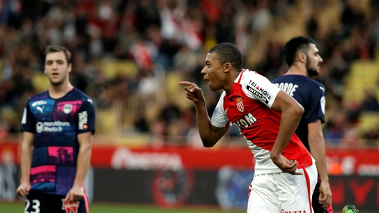 Mbappe celebra un gol Mbappe celebra un gol