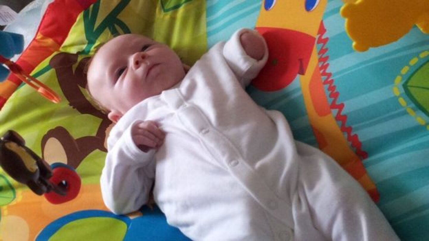 Un padre dise&ntilde;a una pr&oacute;tesis a su hijo despu&eacute;s de sufrir una amputaci&oacute;n de su brazo izquierdo y no recibir soluciones por parte de los m&eacute;dicos