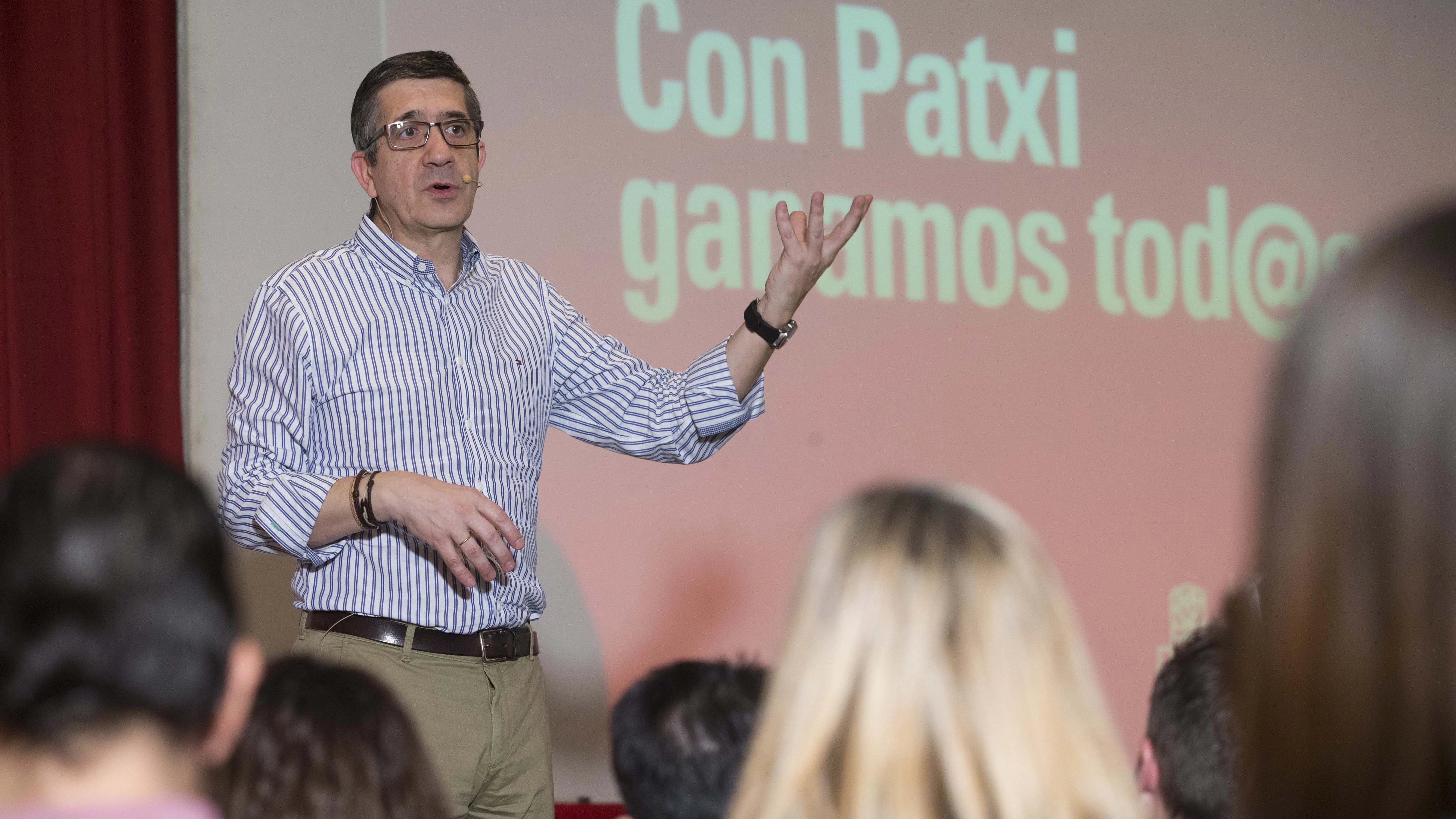 Patxi López durante su intervención en un encuentro con militantes 