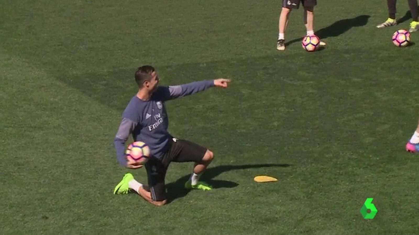 Frame 12.782608 de: El entrenamiento m&aacute;s animado del Real Madrid