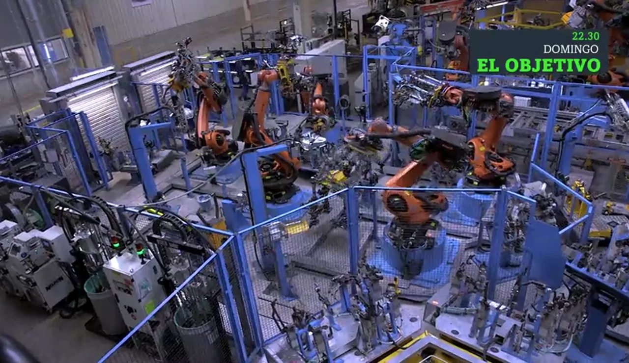 Frame 16.570972 de: La industria del automóvil se robotiza