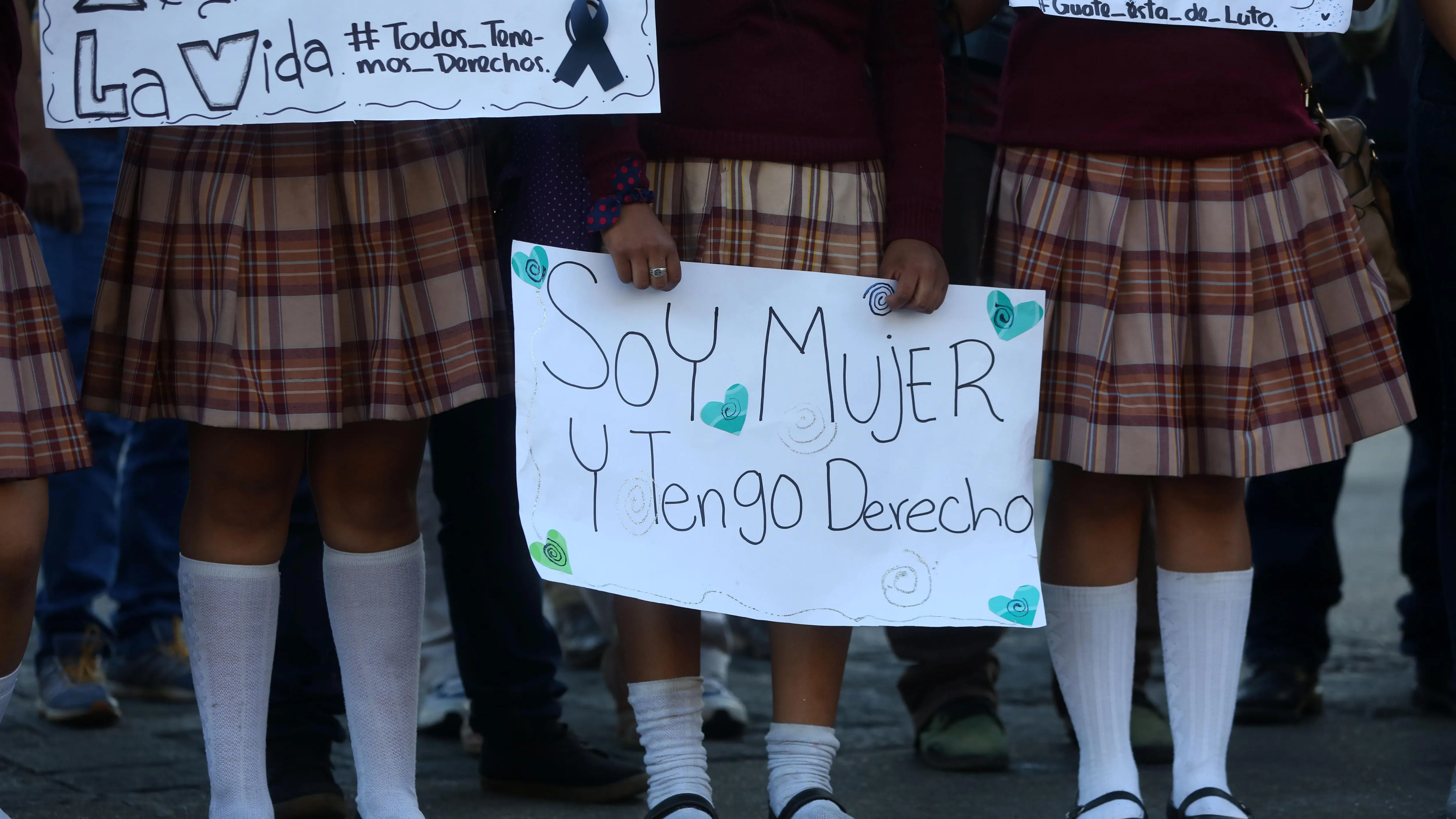 Estudiantes de Guatemala claman por Justicia para las 37 niñas muertas