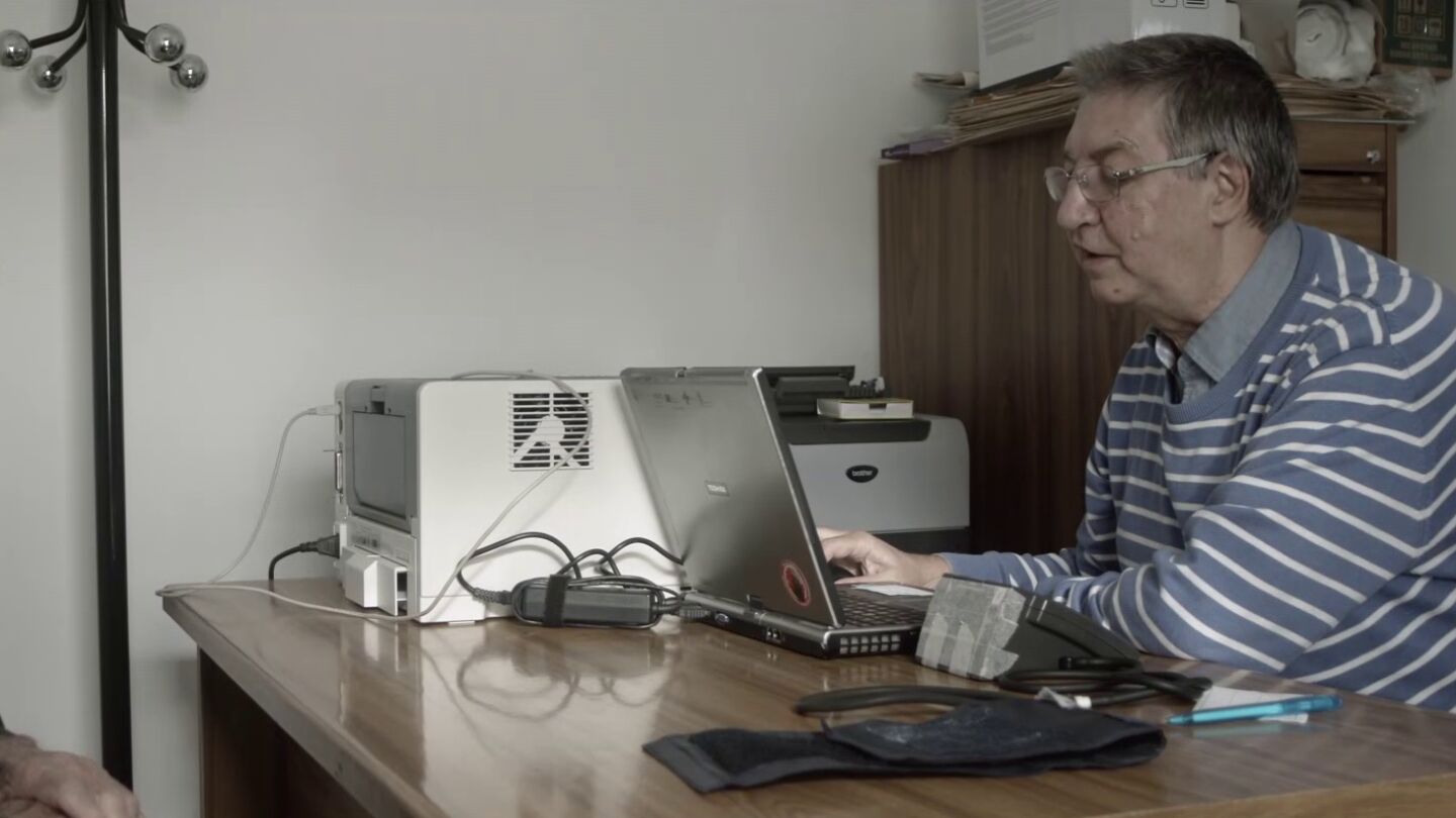 Enfermero con Pedro en Salvados 