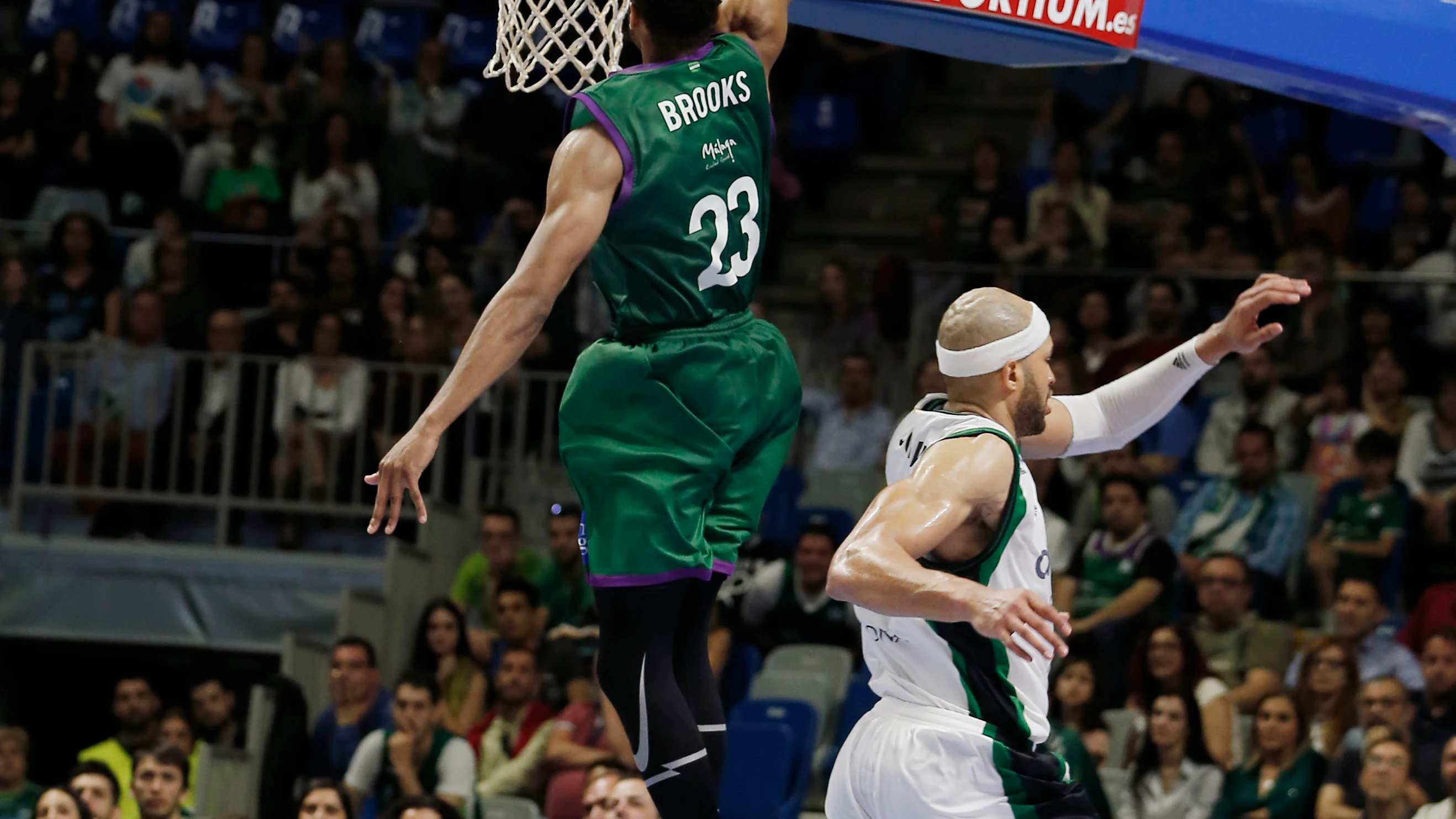 Brooks machaca el aro del Joventut Brooks machaca el aro del Joventut
