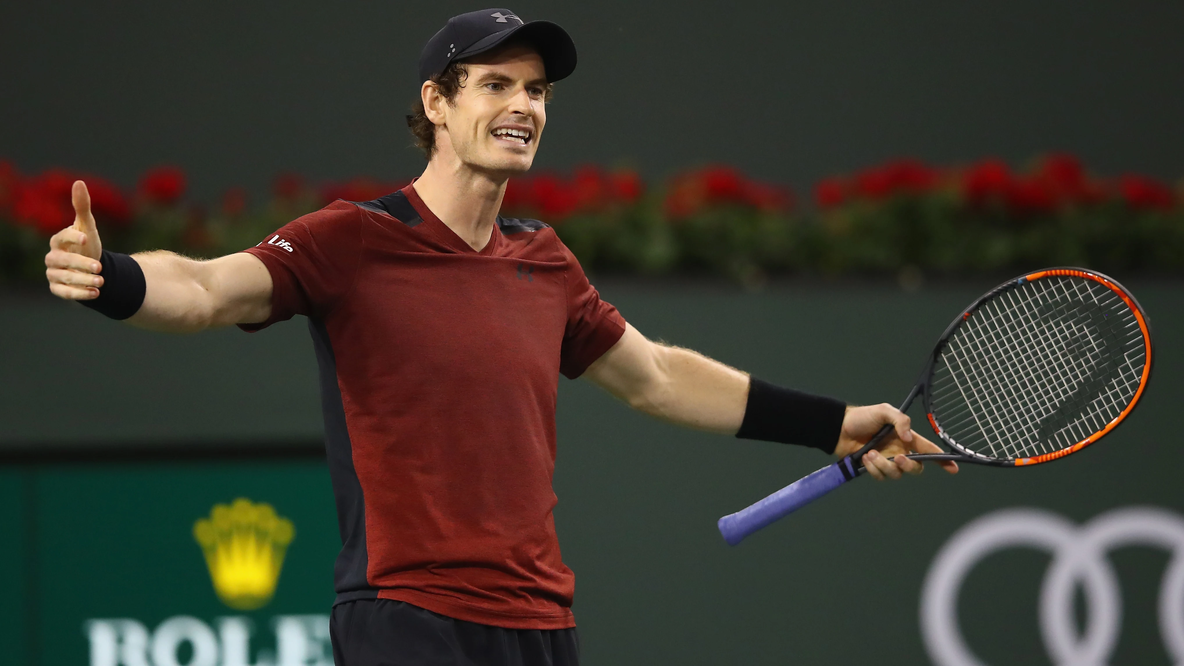 Andy Murray gesticula durante su partido en Indian Wells