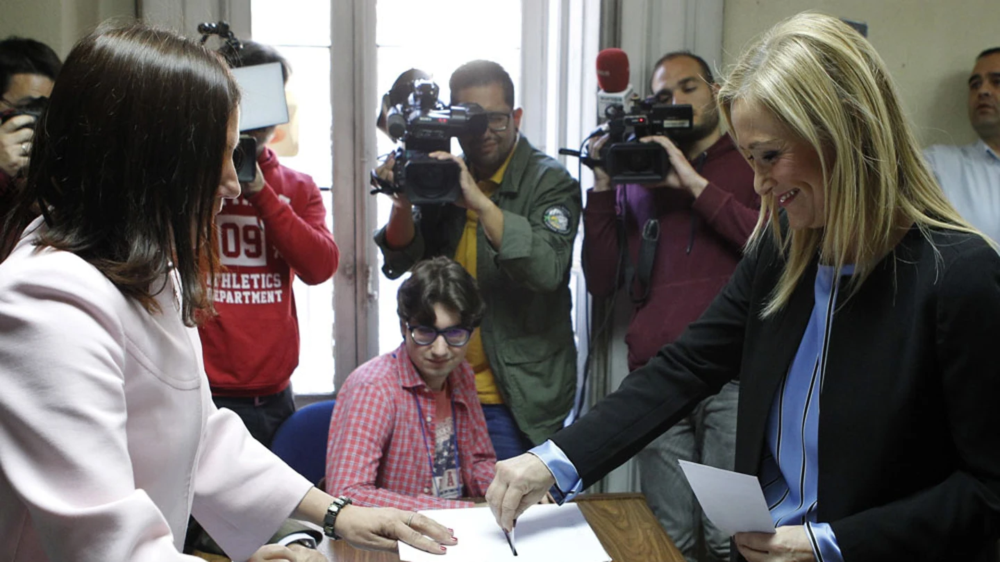Cristina Cifuentes votando en las primarias del PPM Cristina Cifuentes votando en las primarias del PPM