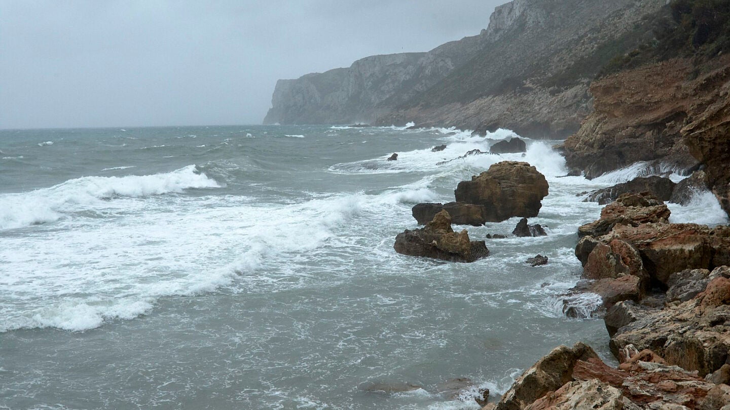 Imagen del temporal mar&iacute;timo en la localidad alicantina de Denia
