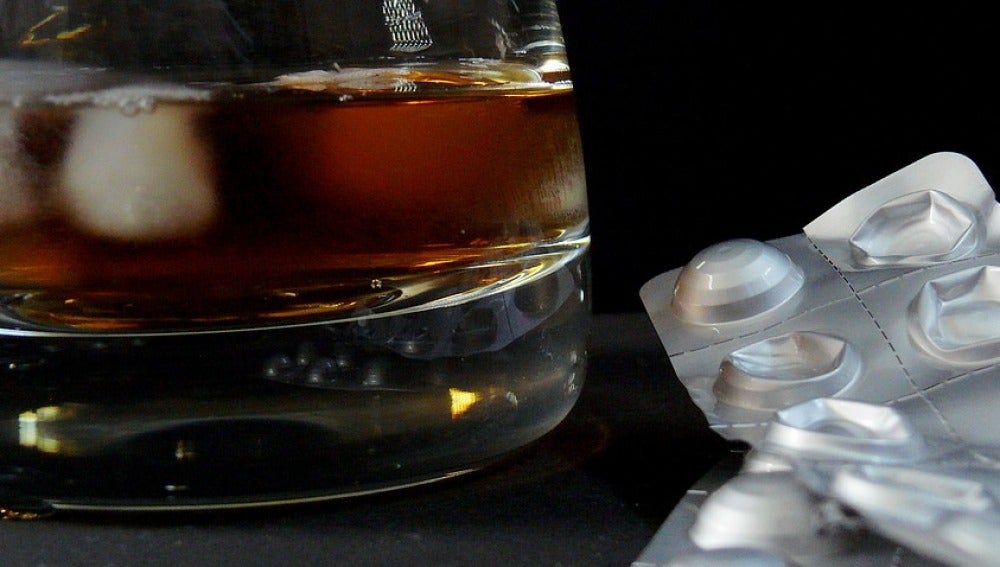 Antibioticos con alcohol puede se mezclar