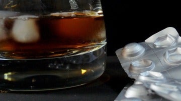 ¿Por qué los médicos aconsejan no beber alcohol cuando nos estamos medicando?