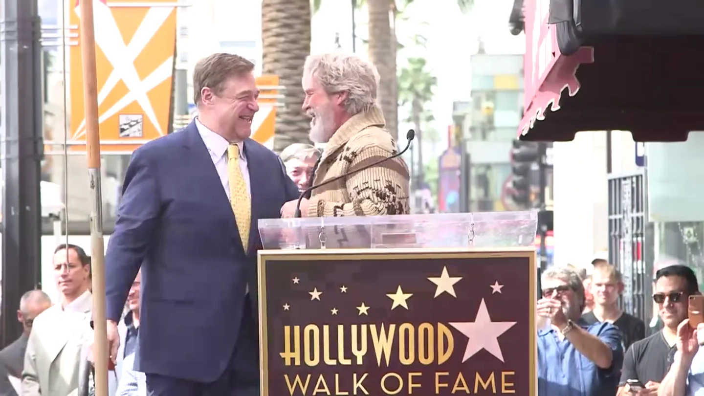 Jeff Bridges homenajea a John Goodman resucitando a 'El Nota' de 'El gran Lebowski' Jeff Bridges homenajea a John Goodman resucitando a 'El Nota' de 'El gran Lebowski'