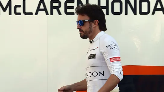 Fernando Alonso, durante una sesión de pretemporada con McLaren Fernando Alonso, durante una sesión de pretemporada con McLaren