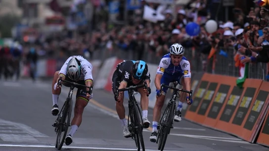 Michal Kwiatkowski se impone en el sprint a Sagan y Julian Alaphilippe Michal Kwiatkowski se impone en el sprint a Sagan y Julian Alaphilippe