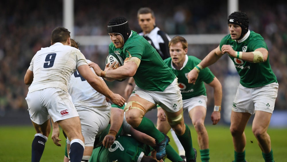 Sean O'Brien carga contra Ben Youngs