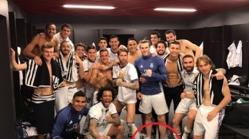 Bale, con hielo en los tobillos en el vestuario de San Mamés